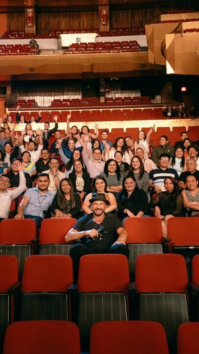 Ricardo Arjona's Emotional Reunion at Guatemala's National Theatre