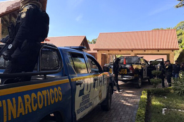 Guatemala Prosecutor's Office raids luxury home linked to ex-president Giammattei